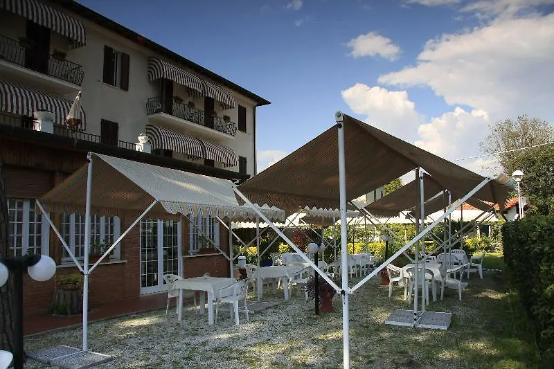 ***  Hotel La Pineta Al Mare Форте-деи-Марми Италия